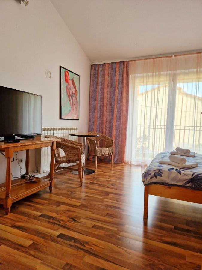 روفينج Olive Tree Apartments المظهر الخارجي الصورة