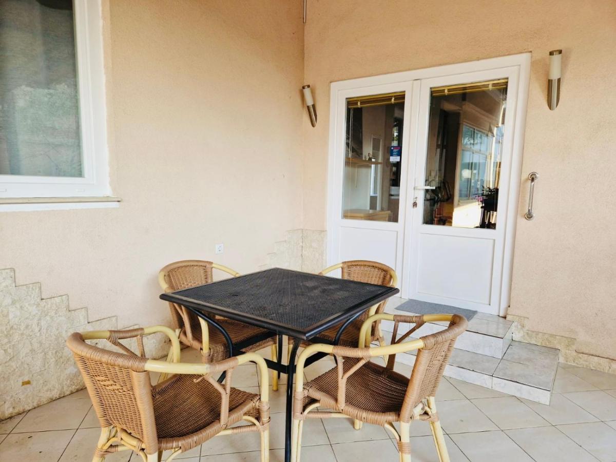 روفينج Olive Tree Apartments المظهر الخارجي الصورة